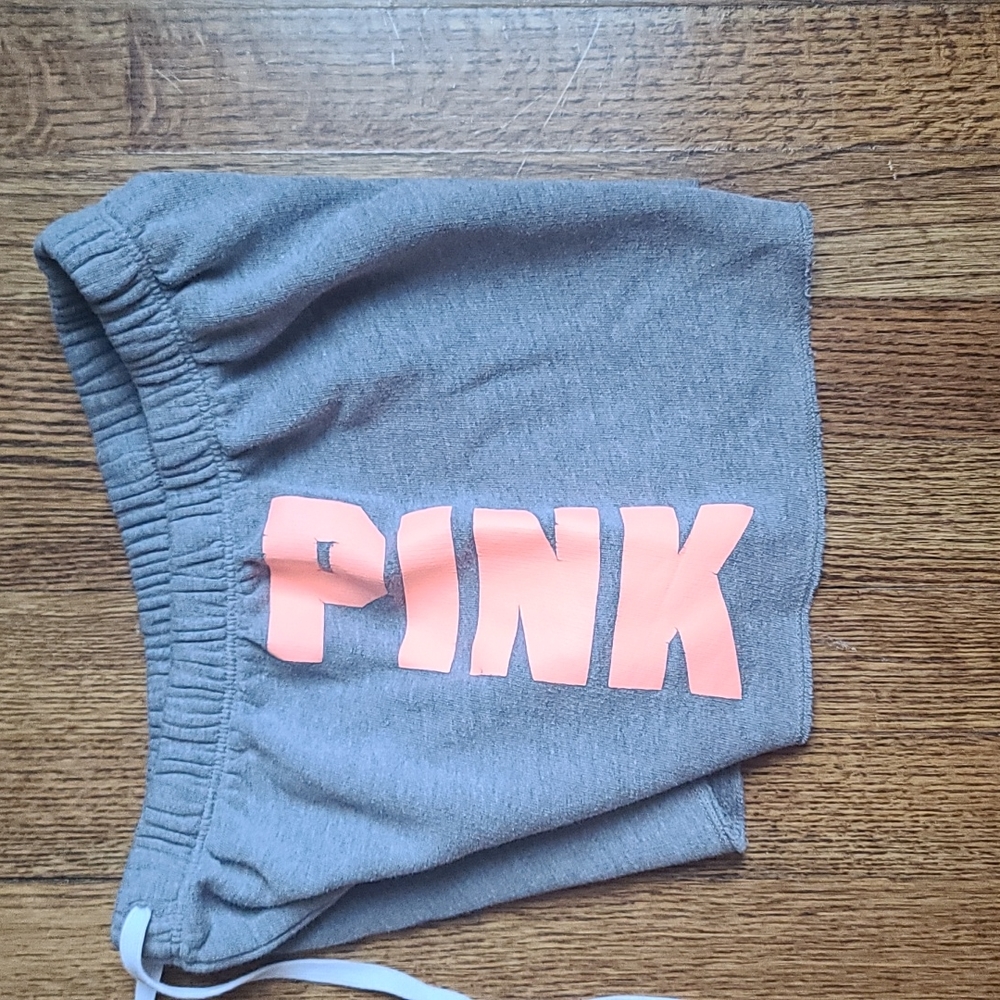 Pink sweat shorts - Picture 3 of 3